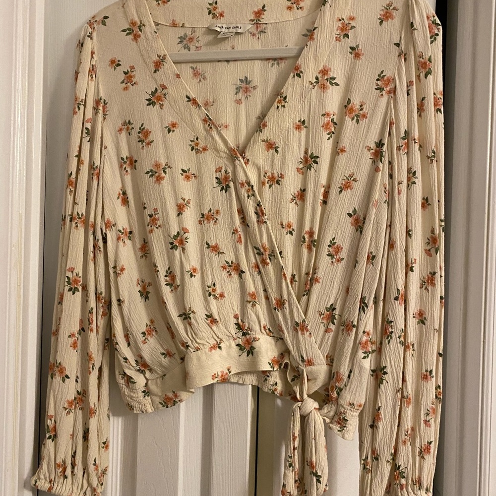 American Eagle Wrap shirt : size M